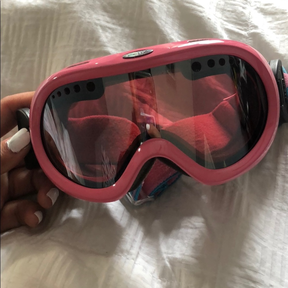 Pink skii goggles
